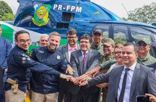Rafael Fonteles entrega helicóptero e viaturas às polícias Civil e Militar (Foto: Reprodução/Ascom)
