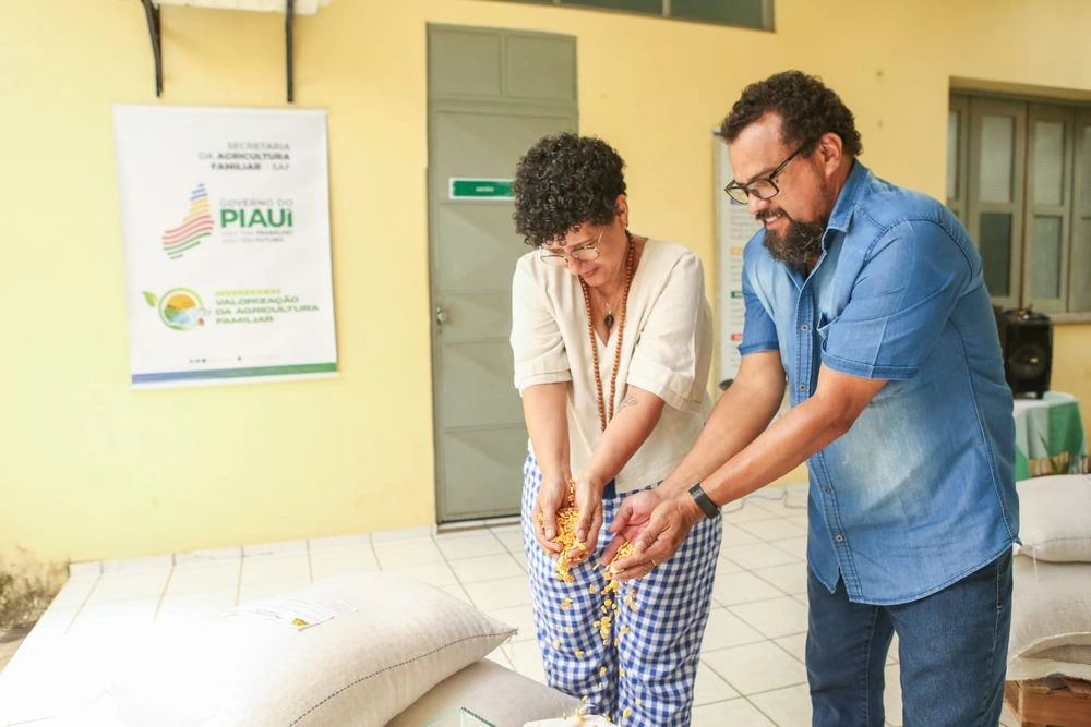SAF entrega 2,5 toneladas de sementes de milho e feijão para agricultores do Piauí