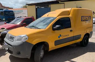 Veículo que foi tomado de assalto (Foto: Renato Carlos/Conecta Piauí)