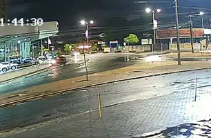 Vídeo mostra motorista perdendo controle e invadindo concessionária de Teresina (Foto: Reprodução)