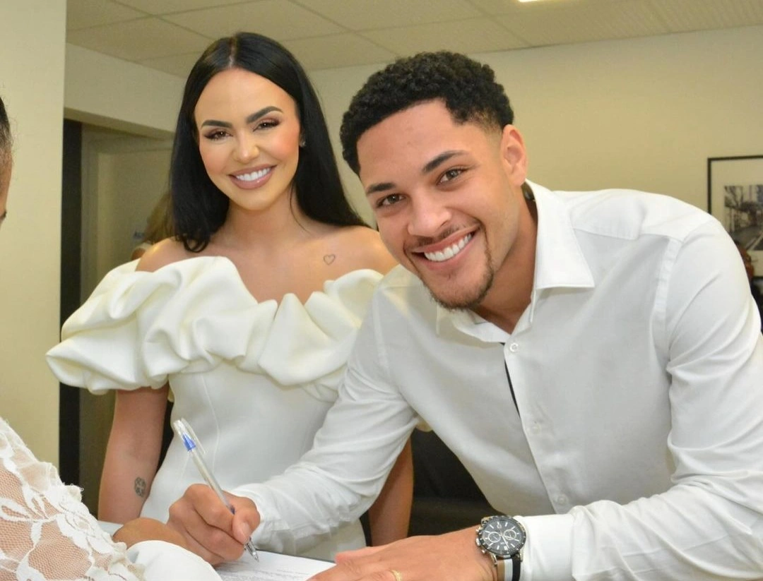 Vitor Roque e Dayane Lins firmam casamento