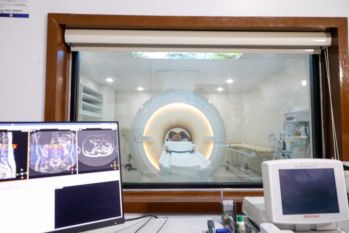 Aparelho de ressonância magnética