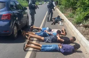 Assaltantes presos (Foto: Reprodução)