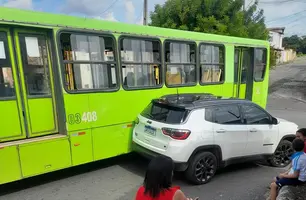 Colisão em Teresina durante assalto (Foto: Conecta Piauí)