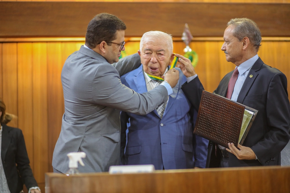 Entrega da medalha Petrônio Portella ao ex-deputado federal José Francisco Paes Landim