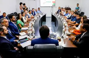 Governador em reunião com vereadores de Parnaíba e Teresina (Foto: Divulgação/ Governo do Estado)