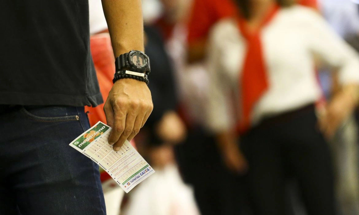 Mega-Sena: prêmio acumula após ninguém acertar dezenas