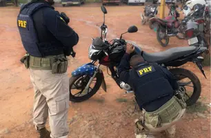 Motocicleta apreendida (Foto: Divulgação/PRF)