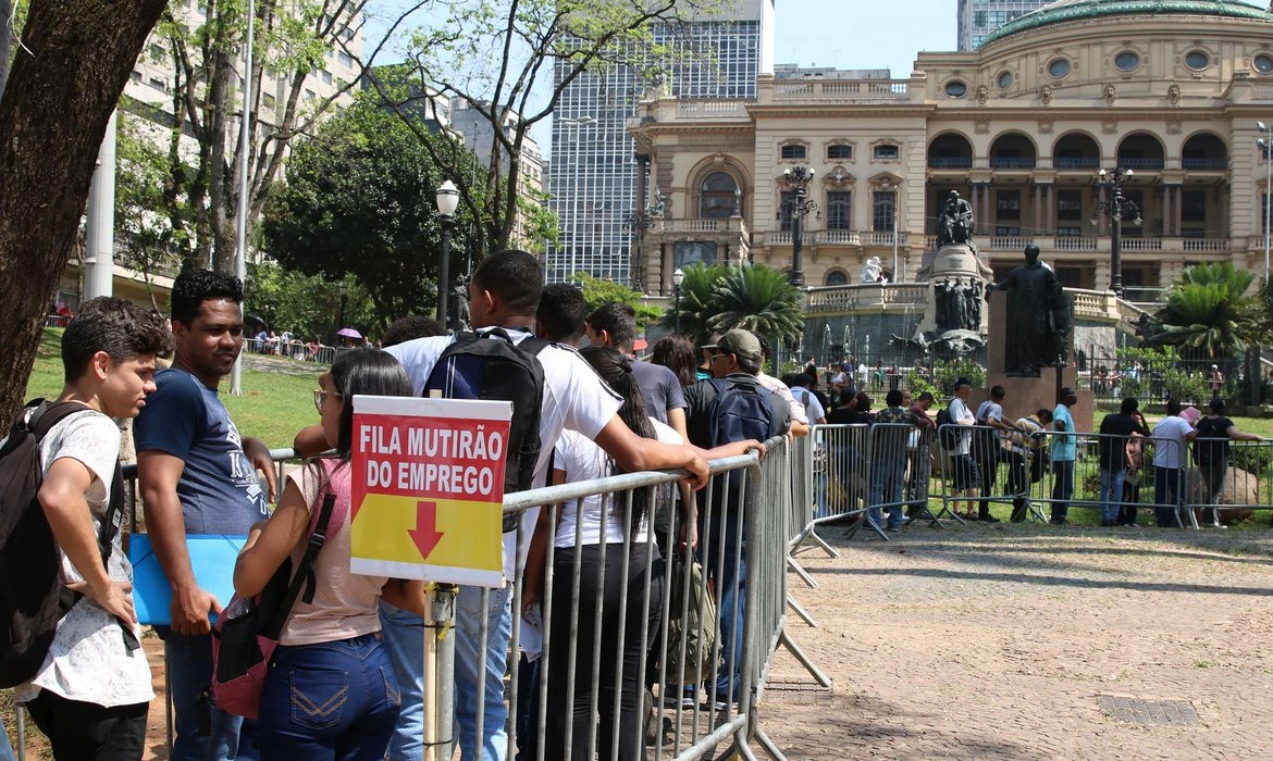 Taxa de desemprego em queda
