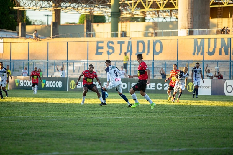 Altos empata no 0 a 0 com o Pouso Alegre-MG