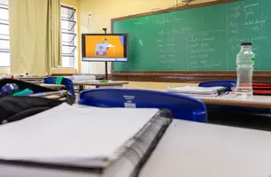 Ameaçando paralisar, professores de escolas privadas do Piauí se reúnem hoje com empresários (Foto: Reprodução/Gazeta do Povo)