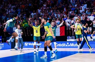 Brasil comemora vitória contra a França na Liga das Nações de vôlei 2023 (Foto: FIVB)