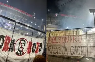 Faixas da organzada Bonde do Che no estádio do morumbi (Foto: Reprodução/ TWITTER Bocadelobo)