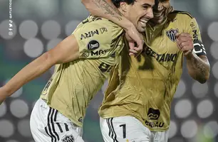 Hulk e Igor Gomes comemorando o gol de empate (Foto: Reprodução/ Twitter)