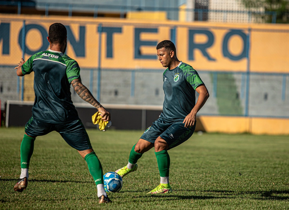 Jogadores do Altos no treinamento