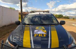 Jovem é presa após ser flagrada dirigindo sob efeito de álcool (Foto: Divulgação/ PRF-PI)