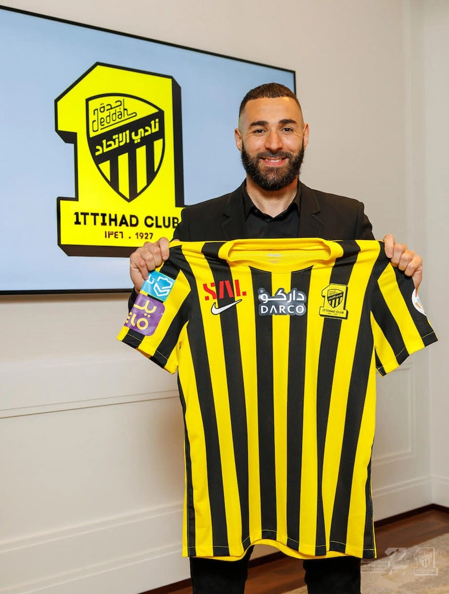 Karim Benzema anunciado pelo Al-Ittihad.