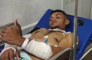 Manoel, alvejado no Bar do 70, Praia de Atalaia recebe alta em hospital de Parnaíba (Foto: Reprodução)