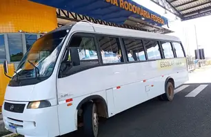 Motorista sem curso para conduzir veículo escolar (Foto: Divulgação/ PRF-PI)