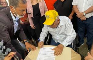 Prefeito de Teresina assina ordem de serviço para reforma do Mercado do Dirceu I (Foto: Divulgação)