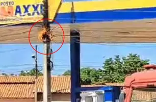 Princípio de incêndio em poste de energia (Foto: Reprodução/ Redes Sociais)