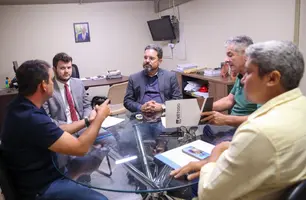 Reunião definiu a cessão da área (Foto: Divulgação/ Dantércio Cardoso/ SEMCOM)