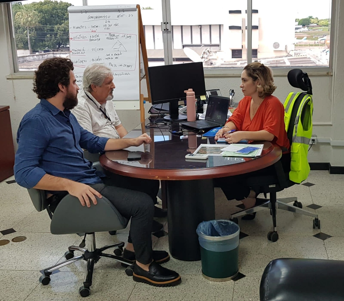 Reunião sobre ampliação do aeroporto