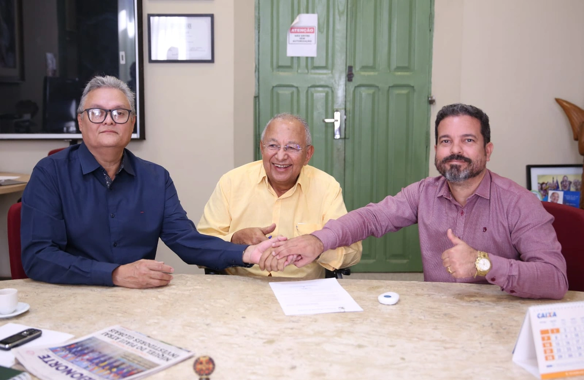 Secretário Municipal de Finanças, Admilson Brasil, prefeito Dr. Pessoa e secretário municipal de Governo, Michel Saldanha.