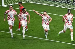 Seleção da Croácia após vitória sobre Marrocos (Foto: Anne-Christine POUJOULAT / AFP)