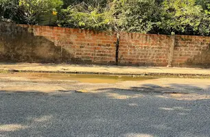 A avenida está completamente cheia de buracos, ocasionando vários acidentes (Foto: Tiago Moura / Conecta Piauí)