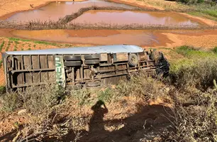 Acidente entre moto e caminhão (Foto: Divulgação/ PRF-PI)