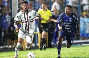 Atacante Dênis, do Fluminense-PI (Foto: Weslley Douglas)