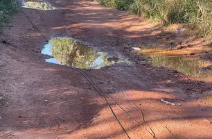 Grande parte da fiação da Equatorial Piauí está no chão, oferecendo risco (Foto: Tiago Moura / Conecta Piauí)