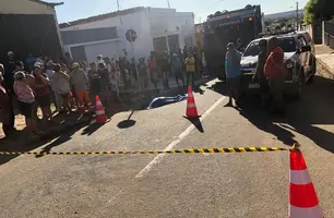 Mulher morre atropelada por caminhão de lixo (Foto: Divulgação/ PM-PI)