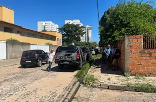 Polícia acompanhou despejo (Foto: Tiago Moura / Conecta Piauí)