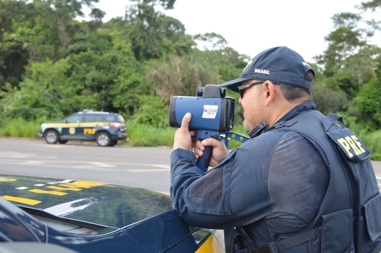 PRF inicia Operação Férias Escolares 2023 com foco em coibir excesso de velocidade