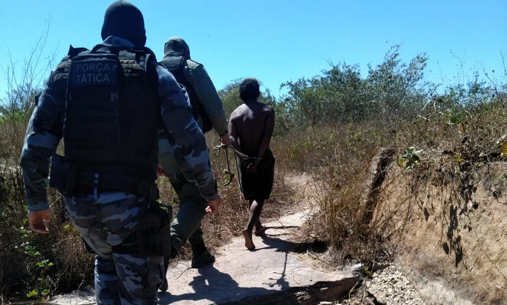 Suspeito é preso em flagrante por matar colega a facadas