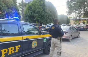 Suspeito tenta fugir de abordagem da PRF (Foto: Divulgação/ PRF-PI)