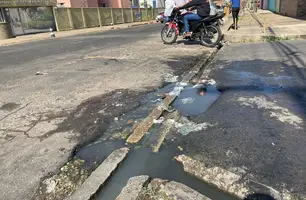 A Rua Território Fernando de Noronha está cheia de buracos (Foto: Tiago Moura / Conecta Piauí)