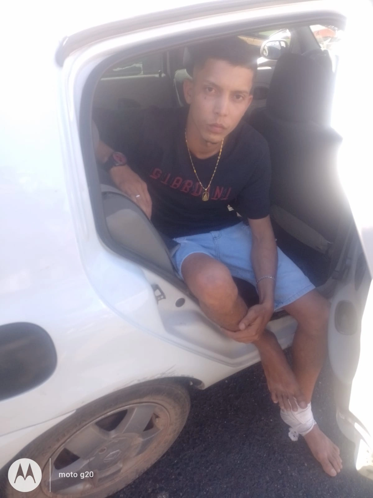 Após ser baleado ao sofrer tentativa de assalto, homem se envolve em acidente de trânsito