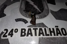 Homem é preso ao esconder arma em comércio enquanto tentava fugir da polícia no PI