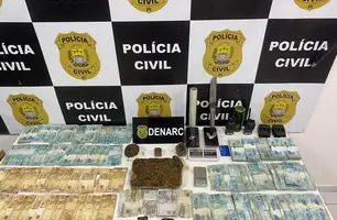 Foram encontrados dois quilos de "skunk", balanças de precisão, rádios, celulares e R$ 117 mil em espécie (Foto: Divulgação/PC-PI)