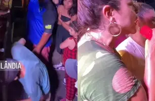 Homem beija os pés de prefeita de Luzilândia (Foto: Reprodução/Rede social)