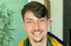 Filho de Bolsonaro é alvo de operação e tem celular apreendido pela polícia