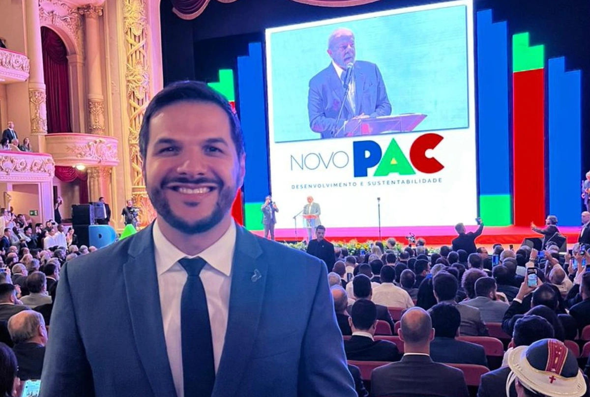 Secretário de Educação Washington Bandeira