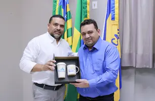 Thiago Monteiro com o presidente da APPM, Toninho de Caridade (Foto: Stefanny Sales / Conecta Piauí)