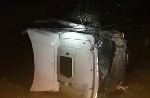 Veículo envolvido no acidente (Foto: Divulgação/PRF)