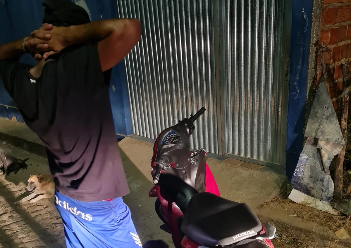 Ação policial apreende motocicleta roubada em Teresina