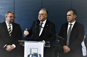 Álvaro Nolleto, presidente da ZPE Piauí; deputado federal Florentino Neto; e Eduardo Neves, presidente da ZPE do Ceará. (Foto: Reprodução)