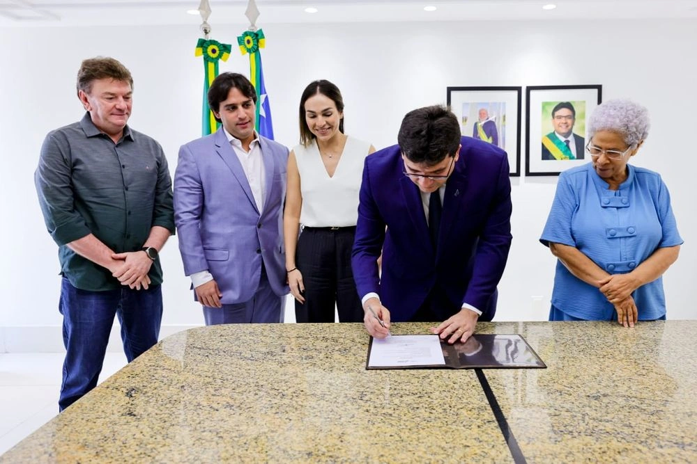 Assinatura da ordem de serviço para reforma e ampliação do Lar da Criança